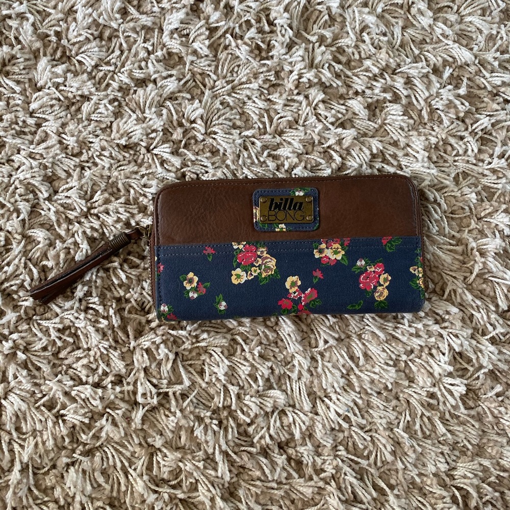 ✨ Billabong clutch